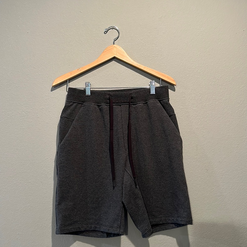 Lululemon Shorts men’s knit stretch charcoal medium
